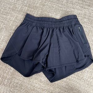 Lululemon Tracker Short in Black